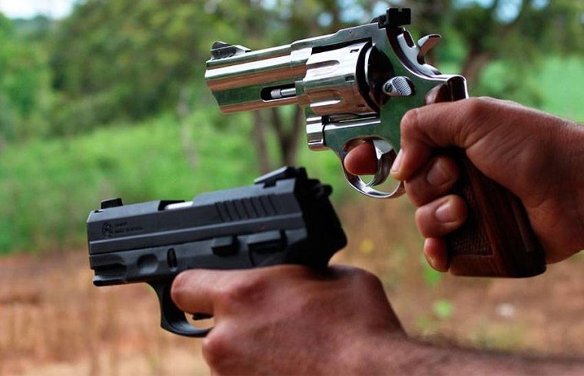 Bolsonaro quer armar população, mas não tem poder para barrar o tráfico de armas pelas fronteiras